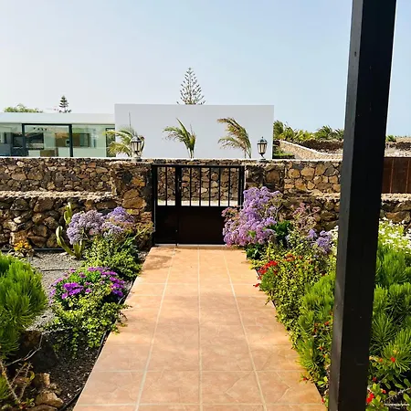 Casa Fuertes Vila La Oliva